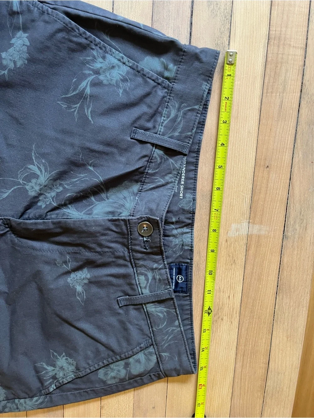 AG grey wanderer shorts w/ tropical print size 30 - Picture 3 of 8